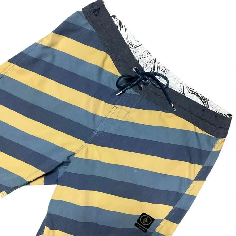 🌊 Volcom Slingers Boardshorts 🟦🟨 Blue &‎ Yellow Stripes | Size 33